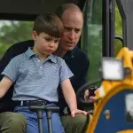 Abschluss der Krönungsfeierlichkeiten: Prinz Louis darf Bagger fahren
