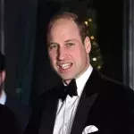 Prinz William trotz schwieriger Wochen bei Gala zu Scherzen aufgelegt