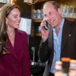 Prinz William nimmt Reservierung im Restaurant an