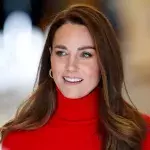 Kate kauft Kinder-Kostüme für Halloween