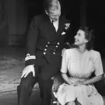 Nach der Verlobung: Prinzessin Elizabeth und ihr Verlobter Philip Mountbatten im Buckingham Palace