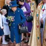Queen Elizabeth II mit Gehstock