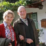Antje Hagen und Sepp Schauer spielen das Ehepaar Hildegard und Alfons Sonnbichler in "Sturm der Liebe".