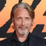 Unglaublich! Bond-Bösewicht Mads Mikkelsen vergaß "Casino Royale"-Drehbuch im Flieger