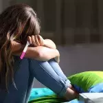 Trotz "Männerhormone": 17-jähriges Hartz-IV-Mädchen ungewollt schwanger
