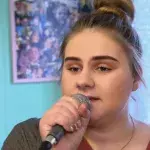 Ein TV-Gesangsauftritt könnte Estefania zum Durchbruch verhelfen. 