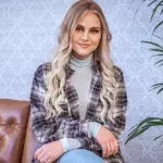 Estefania hätte sich vor der Kamera beinahe ein Auge ausgestochen