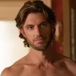 "Unglamourös" – Das hält Adam Demos von den Sexszenen in Sex/Life