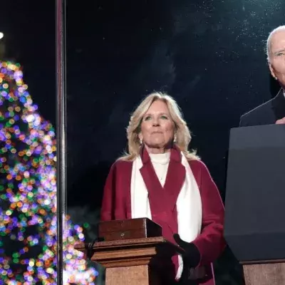 Weihnachtsbaum leuchtet: Joe Biden sorgt für festliche Stimmung