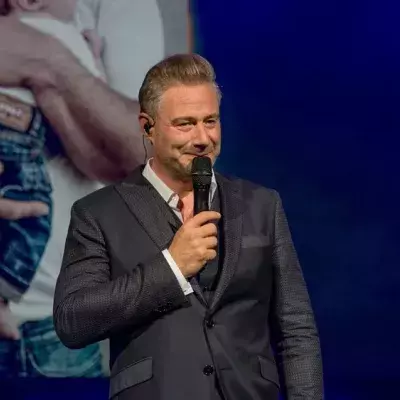 "Mit Tränen in den Augen": Sasha muss seine Tour verschieben