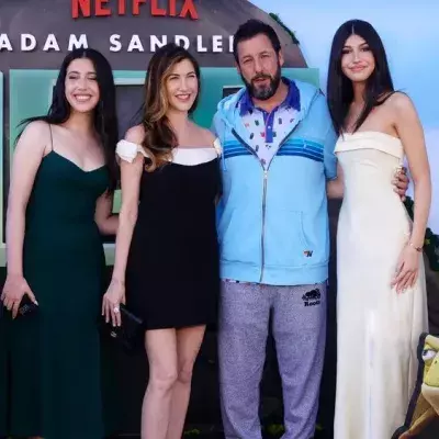 Besondere Begleitung: Adam Sandler überrascht auf dem roten Teppich