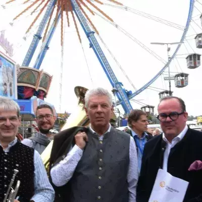 Promis feiern mit: Dieter Reiter eröffnet das Oktoberfest 2023