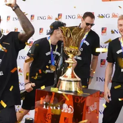 Basketballer um Dennis Schröder feiern WM-Titel in Frankfurt