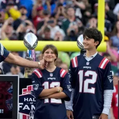 NFL-Star Tom Brady: Triumphaler Auftritt mit seinen Kids im Stadion
