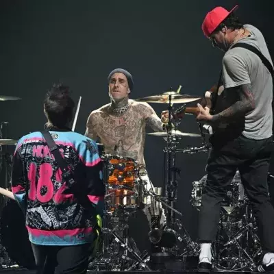 Travis Barker nach Tour-Unterbrechung zurück am Schlagzeug