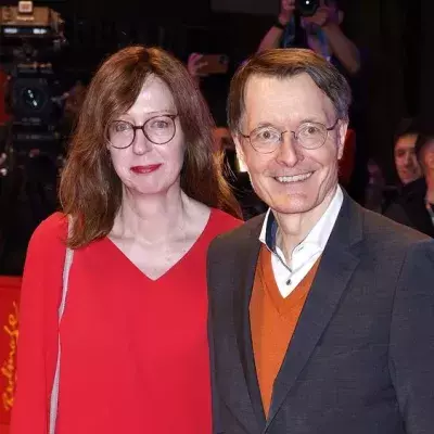 Auf der Berlinale: Karl Lauterbach posiert mit seiner neuen Freundin
