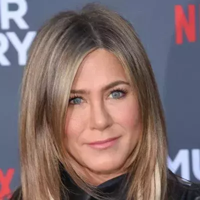 Jennifer Aniston: Warum Adam Sandler ihr Blumen zum Muttertag schickt