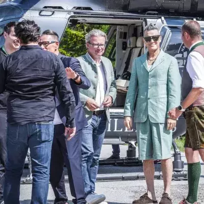 Robbie Williams: Mit Helikopter und Pantoffeln auf der Alm