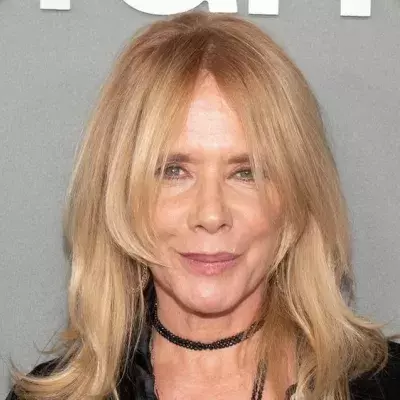 Rosanna Arquette kracht mit ihrem Auto in ein Einkaufszentrum
