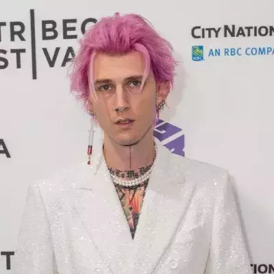 Machine Gun Kelly: Polizei stoppt Überraschungskonzert in Madrid