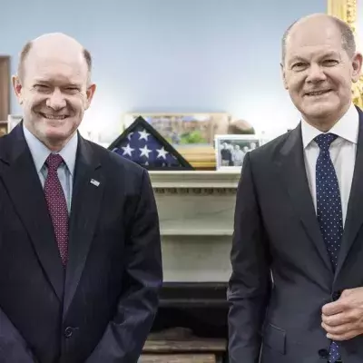 Bundeskanzler Olaf Scholz trifft auf seinen Doppelgänger