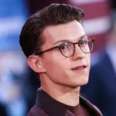 Tom Holland hängt mit seinen "Spider-Boys" im Gruppenchat ab
