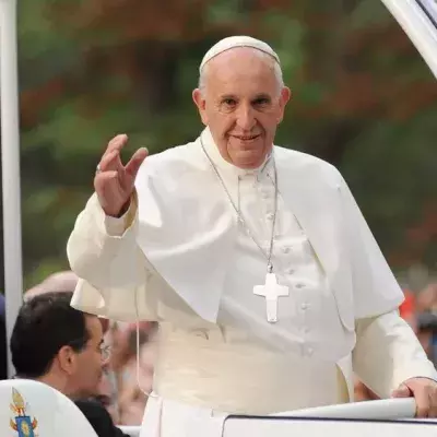 In Klinik eingewiesen: Papst Franziskus muss sich Bauch-OP unterziehen