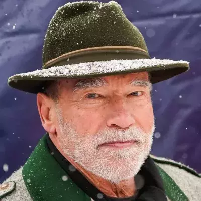 Arnold Schwarzenegger trifft seine Grundschulfreunde in Wien