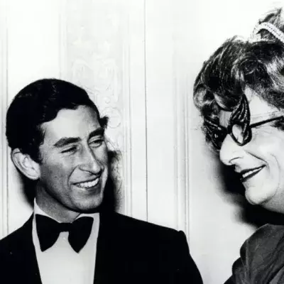 Trauer um Dame Edna: Charles telefonierte noch mit Barry Humphries