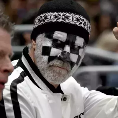 Will Ferrell überrascht bei Eishockey-Spiel mit Fanbemalung
