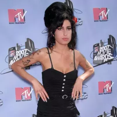Online-Auktion: Private Bücher von Amy Winehouse werden versteigert