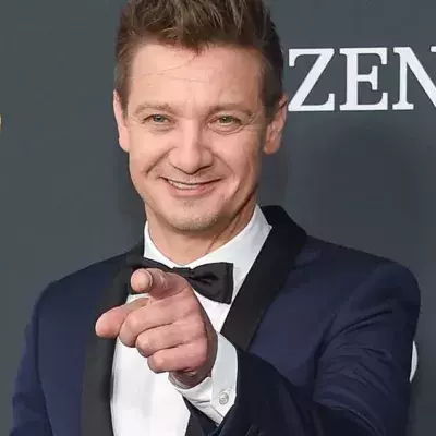 Nach Unfall: Jeremy Renner mit Seniorenroller im Freizeitpark