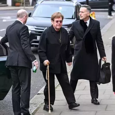 Beerdigung in London: Trauergast Elton John geht am Stock