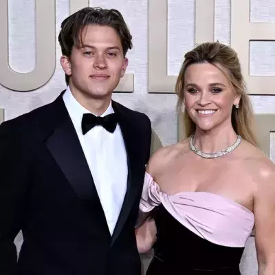 Reese Witherspoon kam mit ihrem Sohn zu den Golden Globes