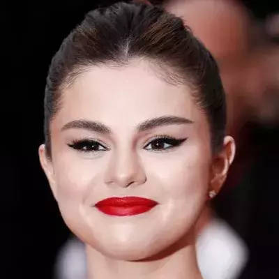 Selena Gomez überall: US-Star posiert auf gleich zwei "Vogue"-Covern