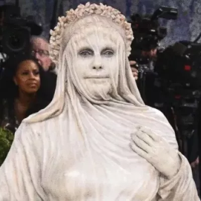 „Ich kann sitzen, essen – alles!“: Heidi Klum als lebende Statue sorgt bei der Met Gala für Aufsehen