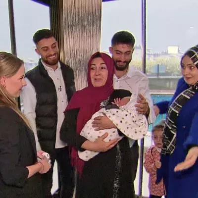 Die Familie von Servet möchte endlich ihr Enkelkind Aurelio kennenlernen.