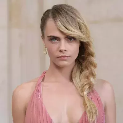Cara Delevingne spricht über ihr erstes Mal