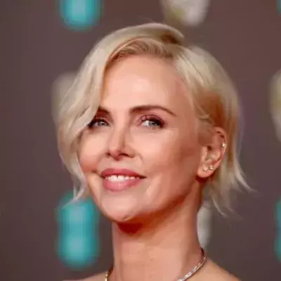 Charlize Theron im umwerfenden Outfit bei den BAFTA 2020