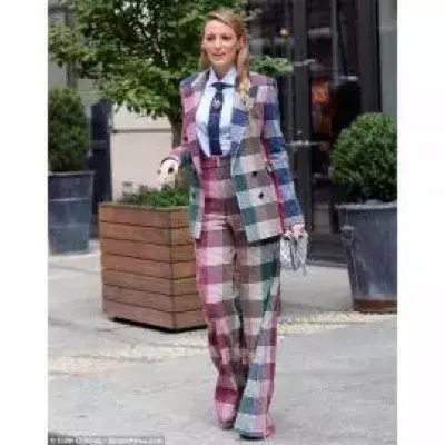 Keine trägt ihn so gut wie Blake Lively: Der Hosenanzug liegt voll im Trend