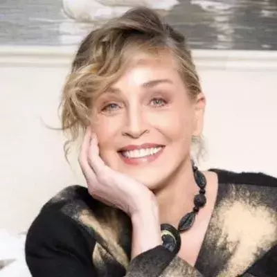„Wahre Schönheit berührt das Herz“: Sharon Stone beim Wiener Opernball im Fokus
