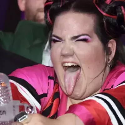 Mit einem einzigen Satz gießt sie unheimlich viel Öl ins Feuer!