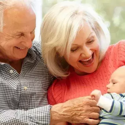 Oma und Opa sollen ab sofort die Finger von den Enkeln lassen!
