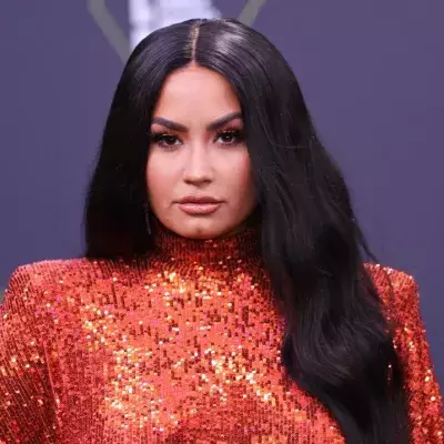 "Er hat mich buchstäblich wie tot liegen lassen": Demi Lovato spricht offen über ihre Vergewaltigung 