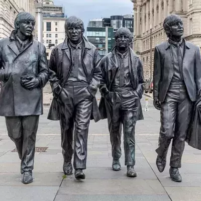 John Lennon von den Beatles hinterließ heiß begehrte Autogramme – doch nicht nur er!