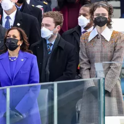 Kamala Harris' Stieftochter, Ella Emhoff, ist eine echt Stilikone