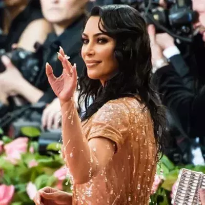 Kim K. in ihrem Wetlook-Kleid