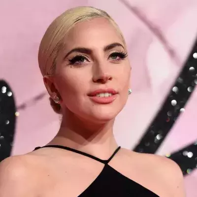 Lady Gagas Hundeausführer schwebt nach einem Überfall in Lebensgefahr.