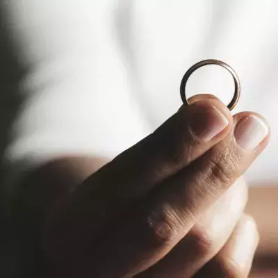 Nach 90 Tagen Ehe mit sich selbst: Frau reicht die Scheidung ein