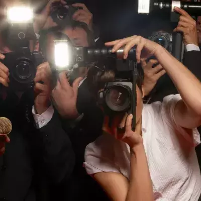Paparazzi photographers and television reporters at celebrity event - Stock-Fotografie